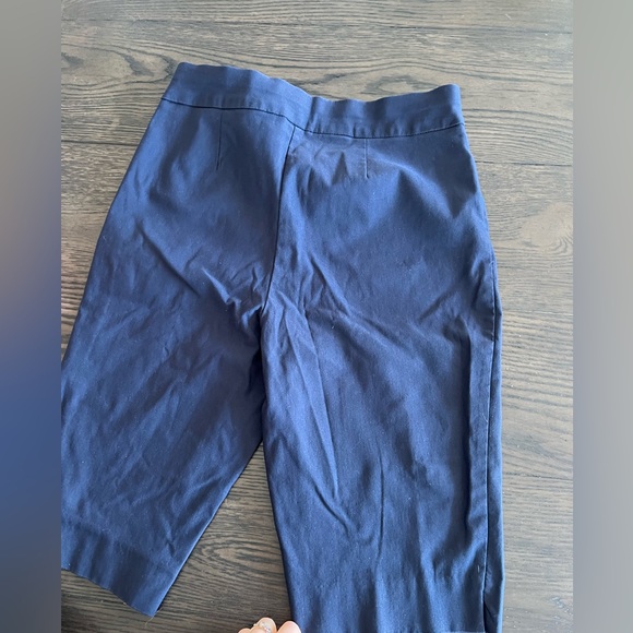 Chicos Women’s Navy Sz 6 Bermuda Shorts - Picture 2 of 4